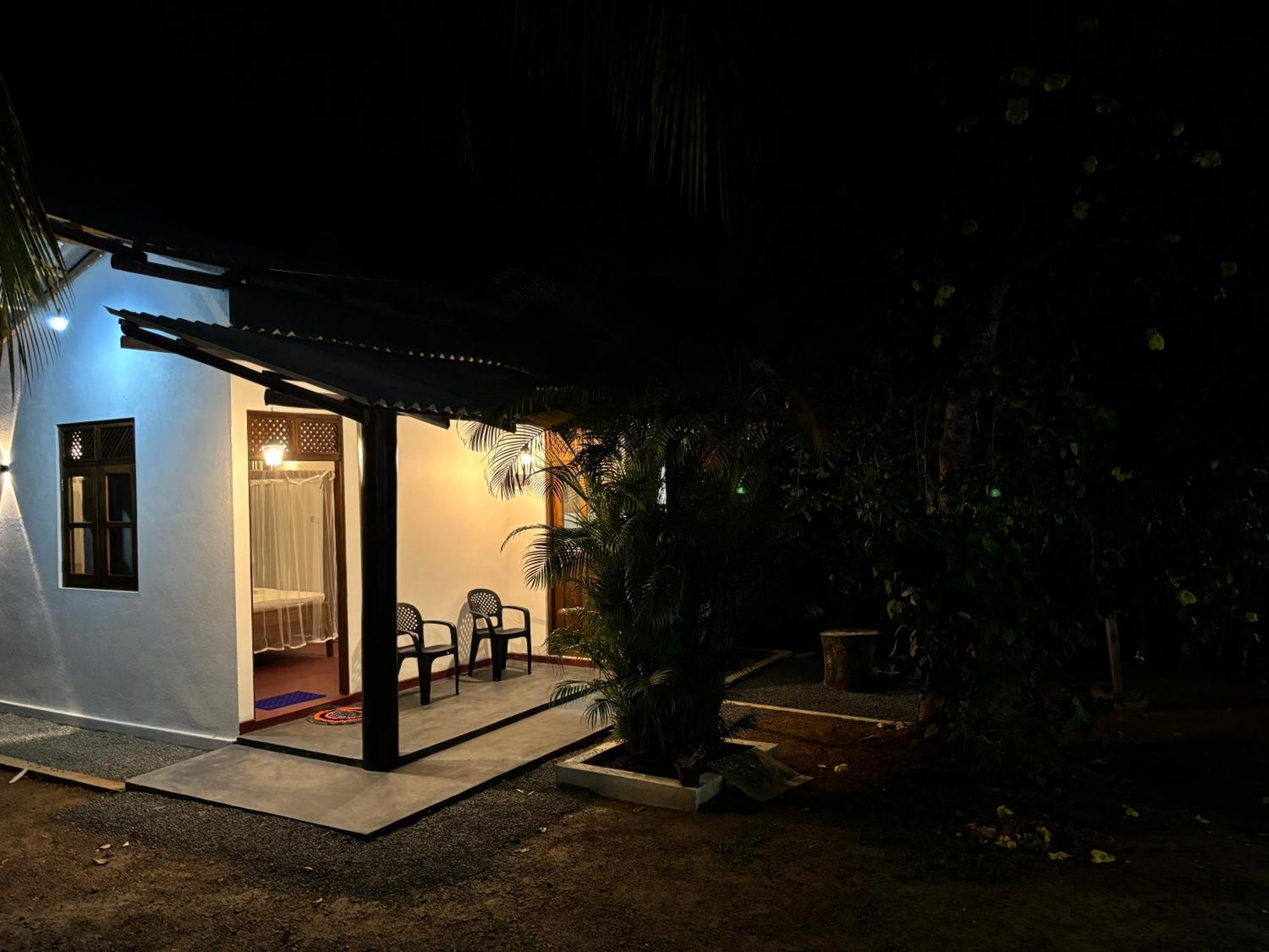 Ima House Bed and Breakfast Zuid-Dikwella Buitenkant foto